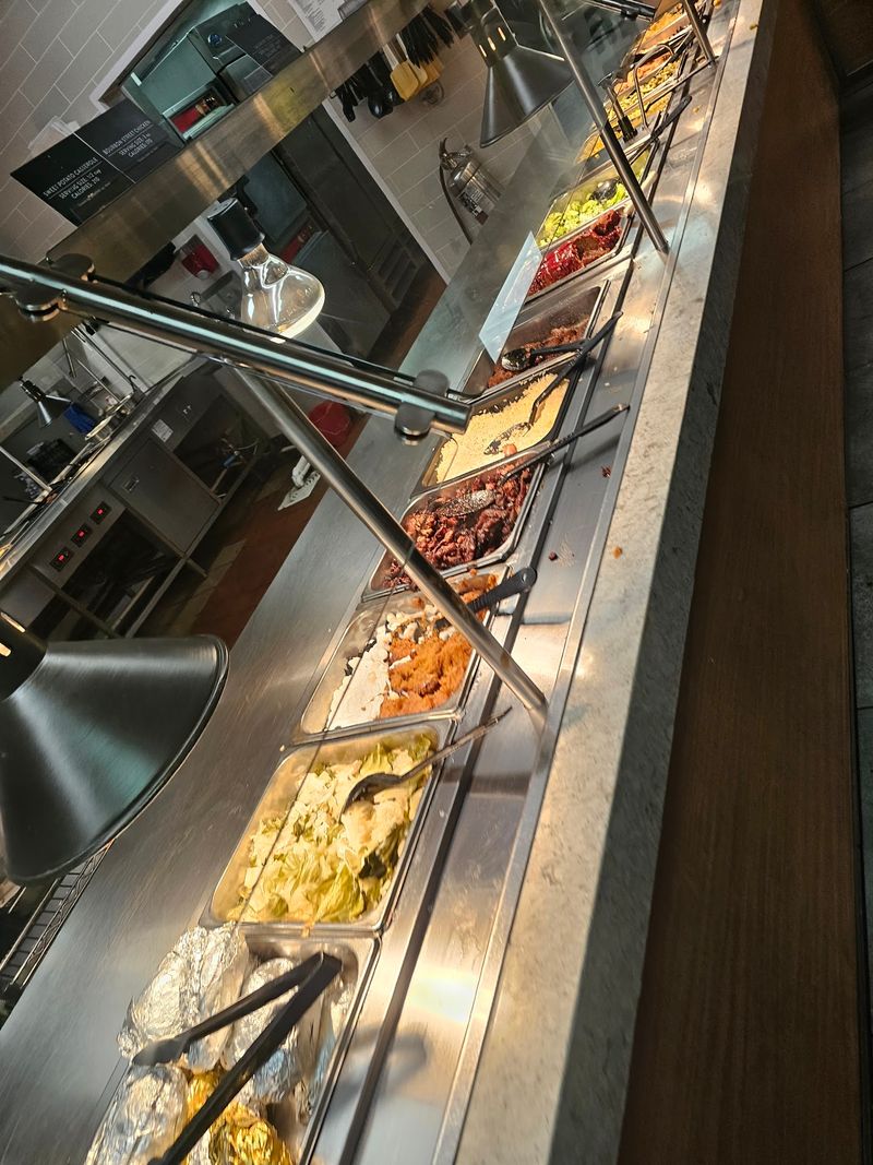 A Salad Bar That Earns Its Own Fan Base
