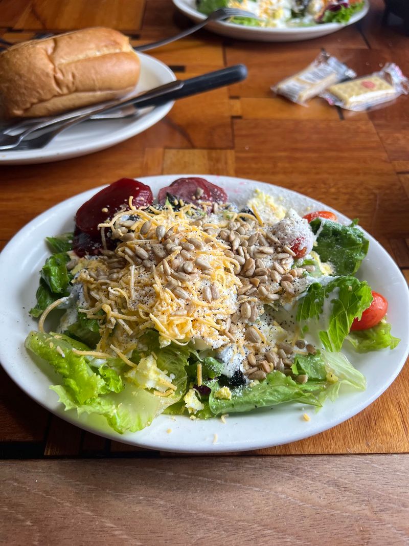 A Salad Bar With a Loyal Following A Salad Bar With a Loyal Following