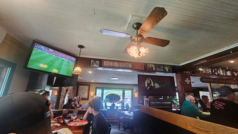 A Sports Tavern Buzz Without The Chaos