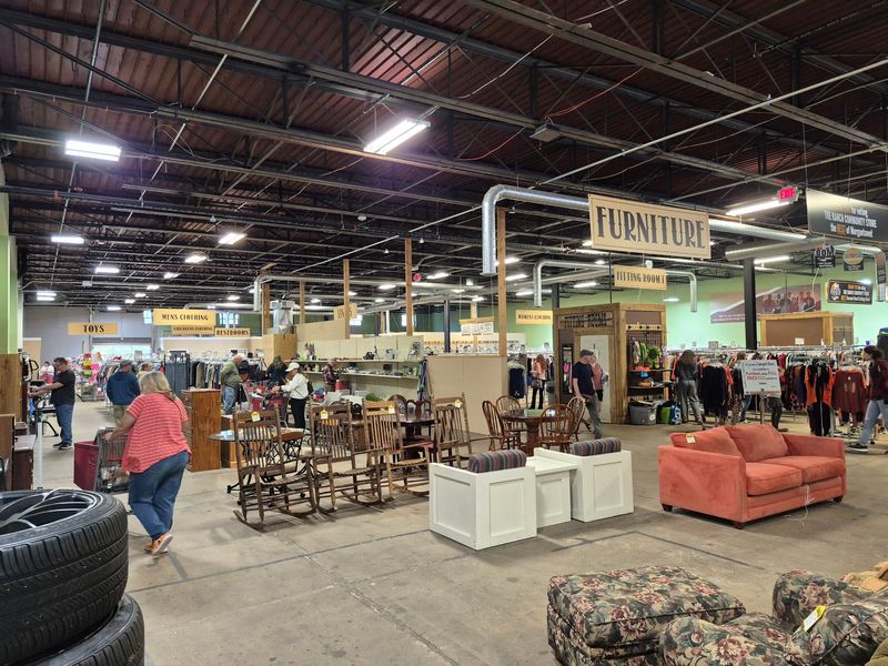 A Spotless, Well-Organized Layout You Can Actually Shop A Spotless, Well-Organized Layout You Can Actually Shop