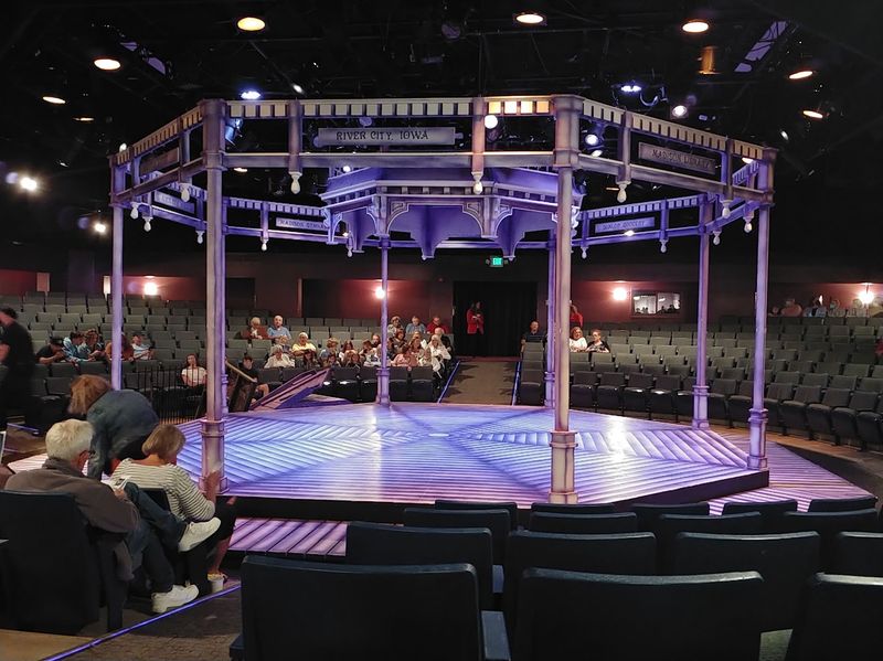 A Theater in the Round Where Every Seat Feels Front Row