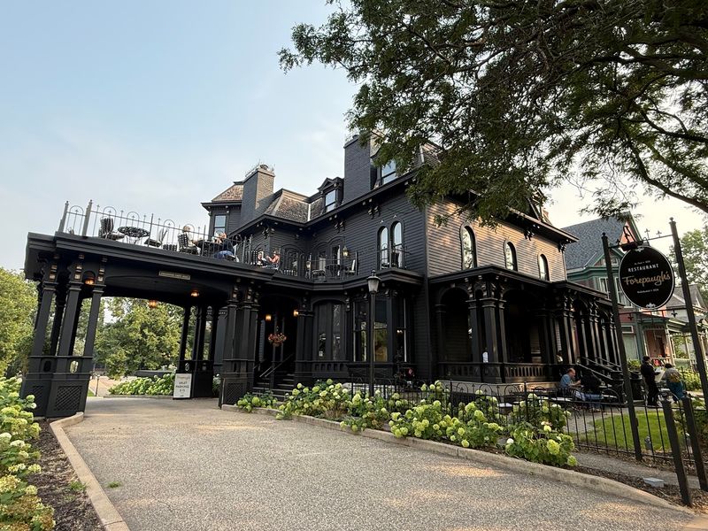 A Victorian Mansion That Sets The Mood Before You Even Sit Down A Victorian Mansion That Sets The Mood Before You Even Sit Down