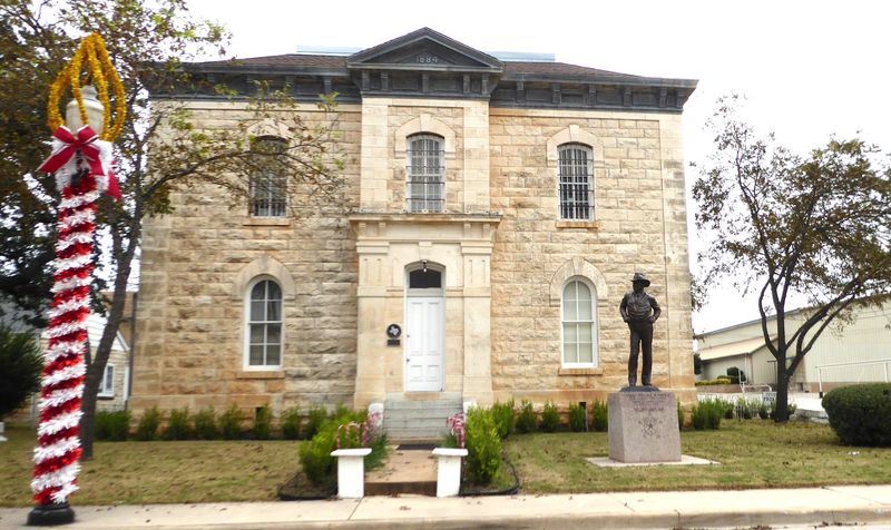 An Afternoon Loop Around the Courthouse Square