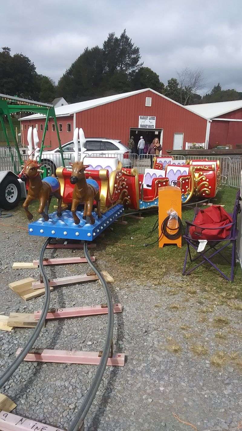 Barns, Tractors and 4-H Pride Barns, Tractors and 4-H Pride