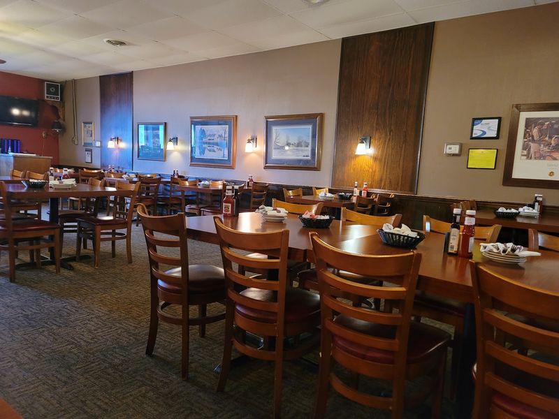 Big Rooms, Warm Welcome, Tiny Town