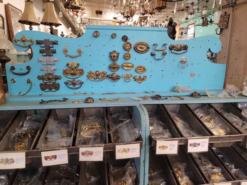 Bins of Doorknobs, Pulls, and Hinges Worth Digging Through Bins of Doorknobs, Pulls, and Hinges Worth Digging Through