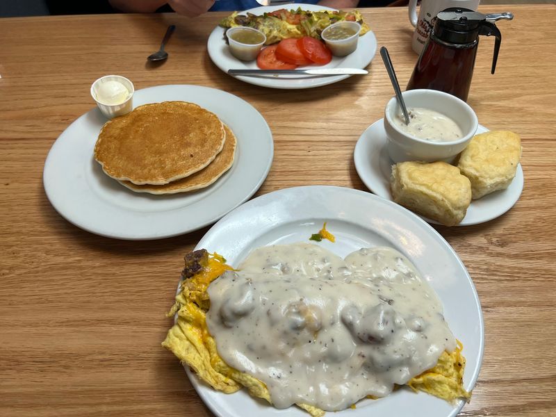 Biscuits And Gravy Done The Old Fashioned Way Biscuits And Gravy Done The Old Fashioned Way