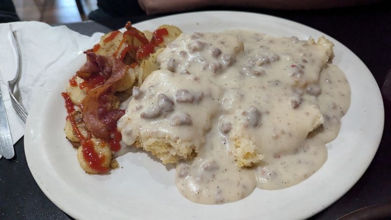 Biscuits And Gravy That Earned Their Reputation Honestly Biscuits And Gravy That Earned Their Reputation Honestly
