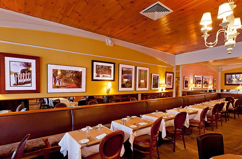 Bistro Interiors With Genuine Warmth Bistro Interiors With Genuine Warmth