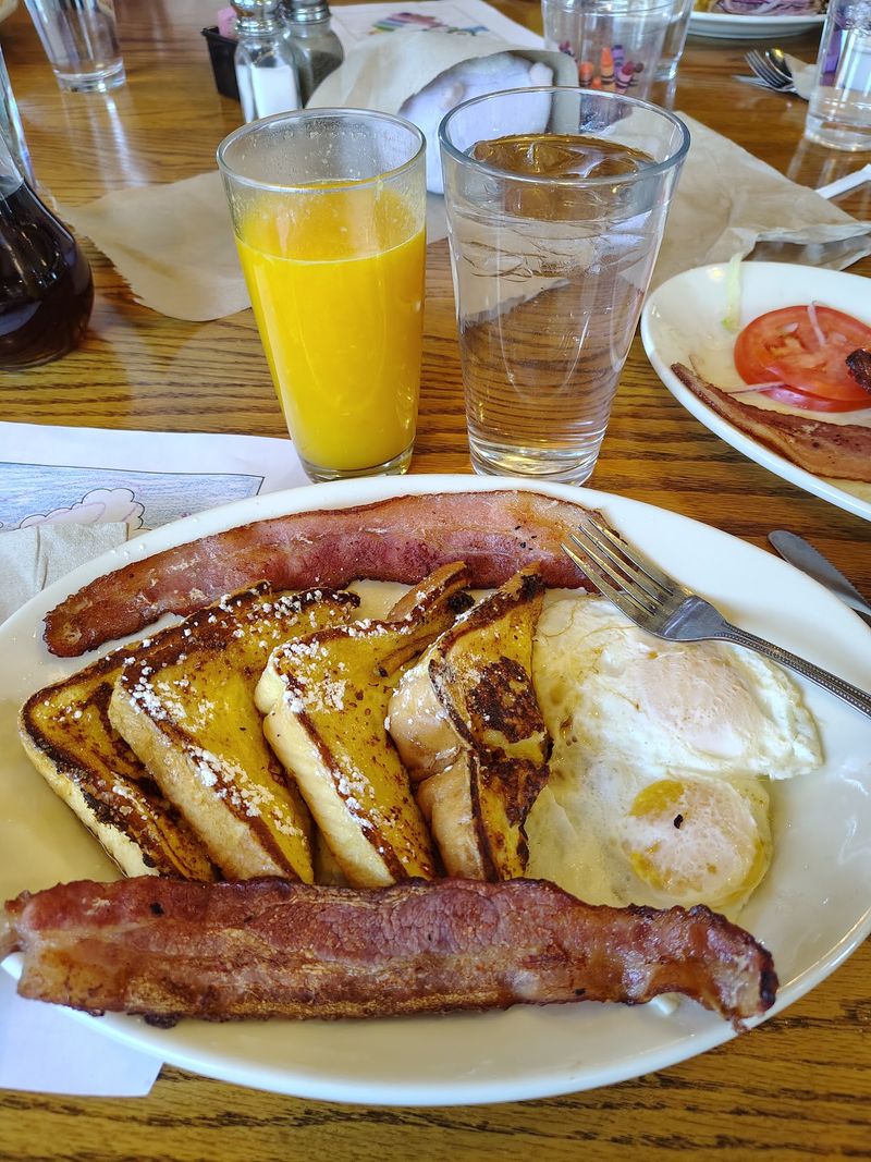 Breakfast Plates Built for Road Trip Appetites Breakfast Plates Built for Road Trip Appetites