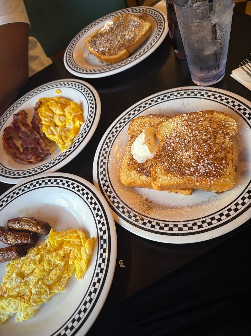 Breakfast Plates Worth Setting an Alarm For Breakfast Plates Worth Setting an Alarm For
