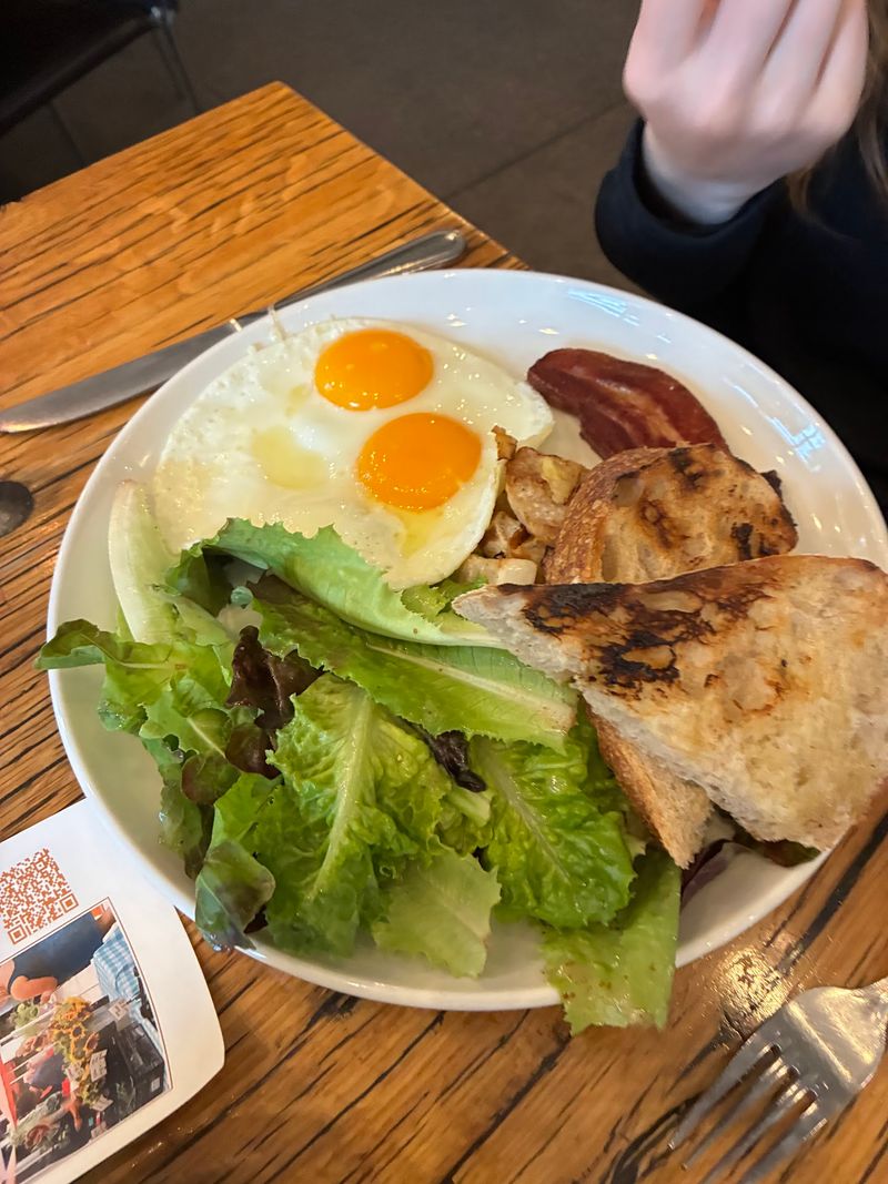 Breakfast Plates Worth Setting an Alarm For Breakfast Plates Worth Setting an Alarm For