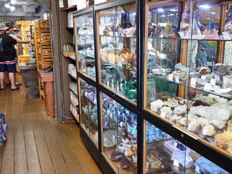 Browsing For Polished Keepsakes Browsing For Polished Keepsakes