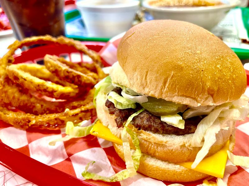Burgers, Tenderloins, and Onion Rings Worth the Detour