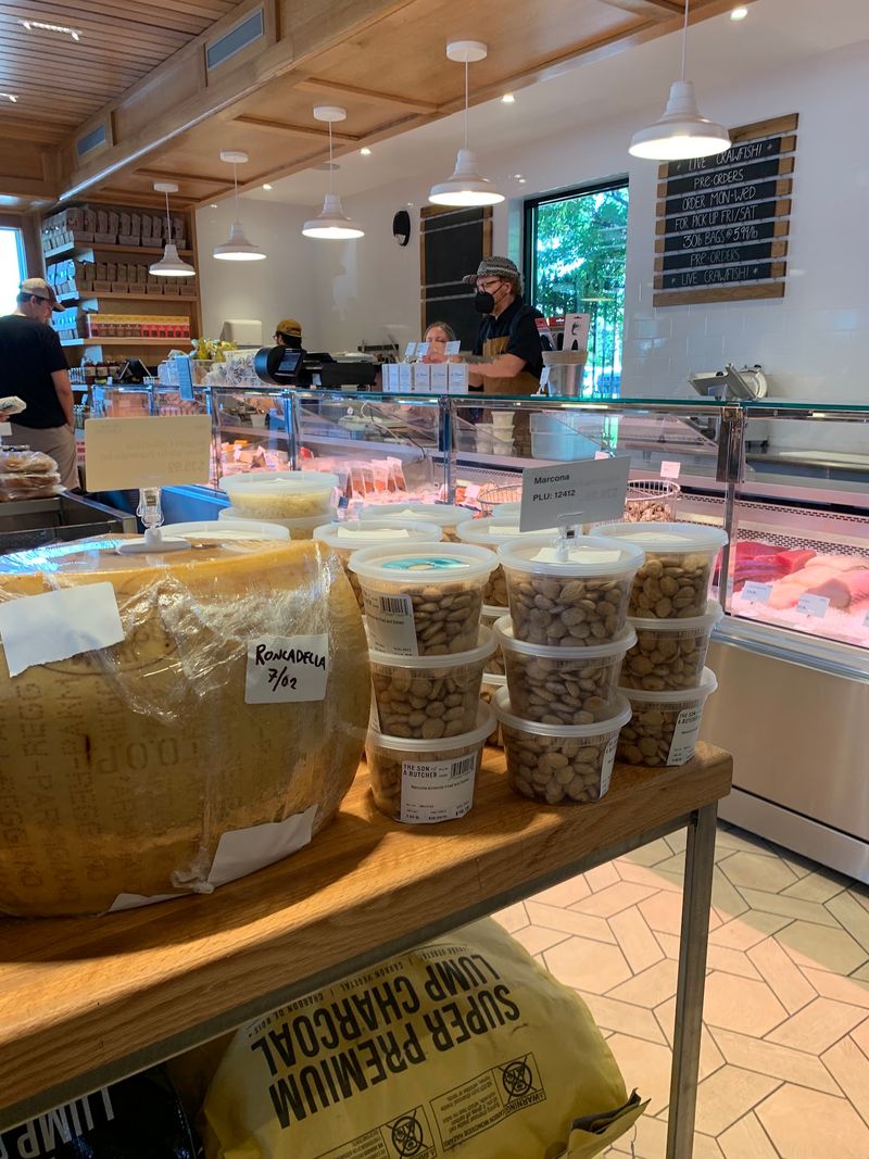 Butchers, Fishmongers, and Cheesemongers Who Love to Chat Butchers, Fishmongers, and Cheesemongers Who Love to Chat