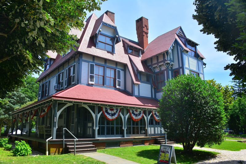 Cape May Turns Its Victorian Streets Into A Quiet Museum