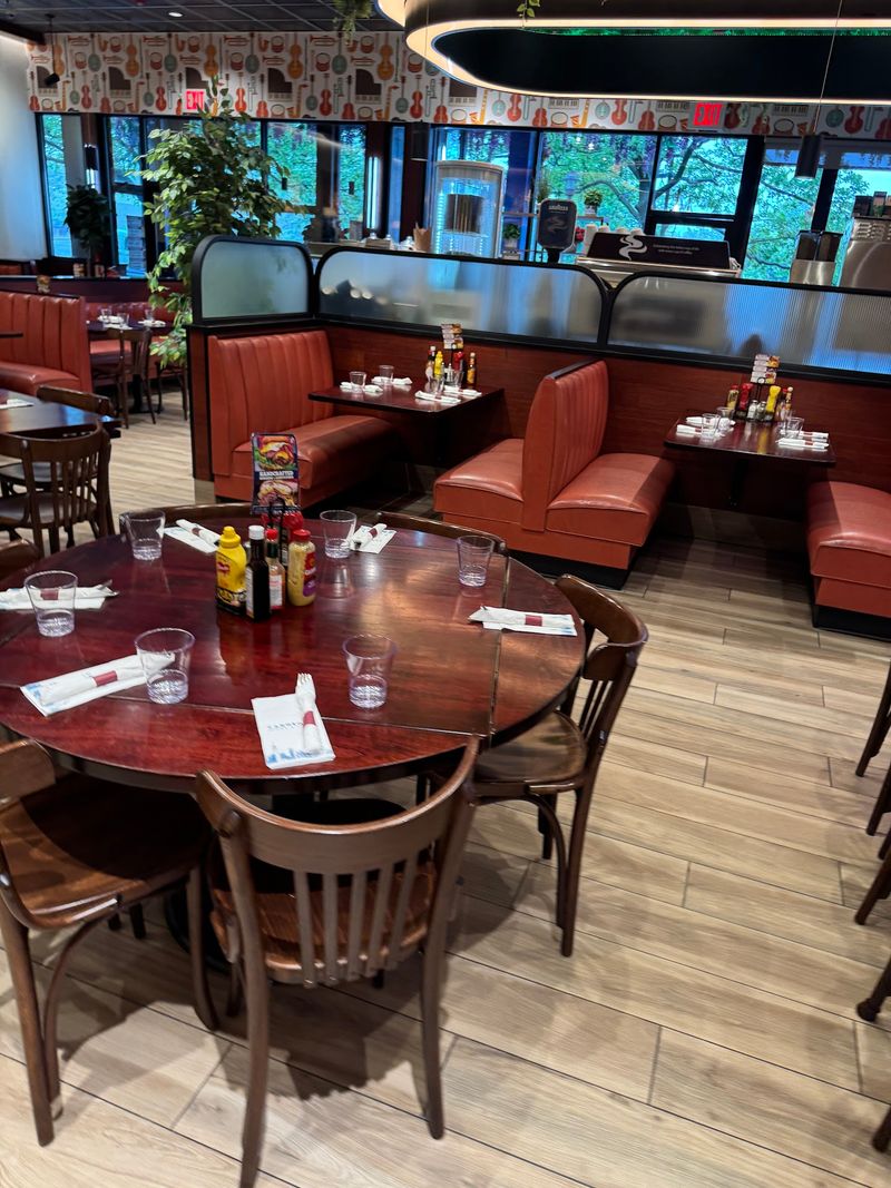 Carnegie Diner and Cafe Goes Big on Toppings Carnegie Diner and Cafe Goes Big on Toppings