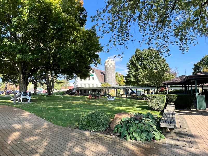 Carriage Rides, a Covered Bridge, and Plenty to Do After Dessert Carriage Rides, a Covered Bridge, and Plenty to Do After Dessert