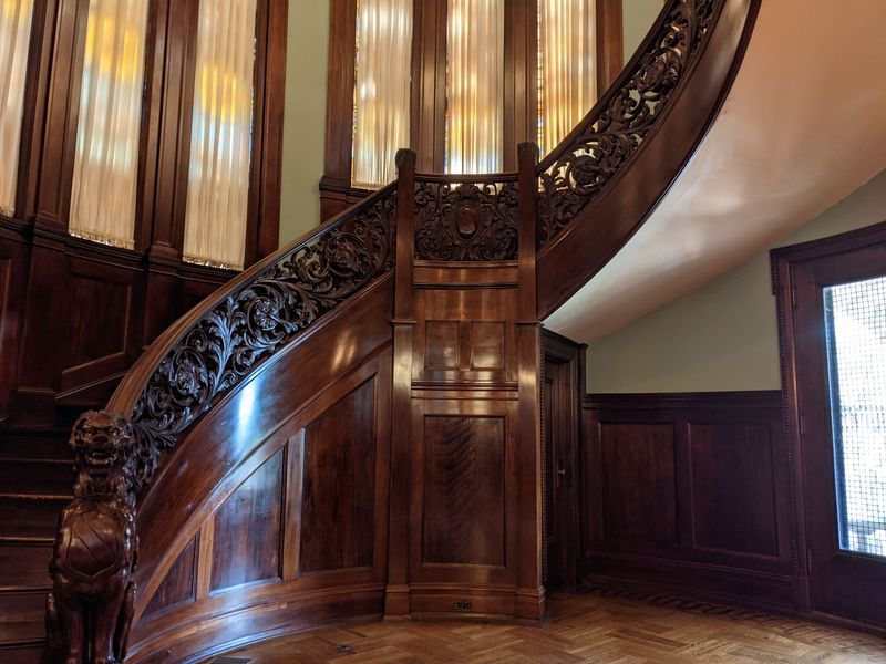Carved Mahogany Steps That Steal the Show Carved Mahogany Steps That Steal the Show