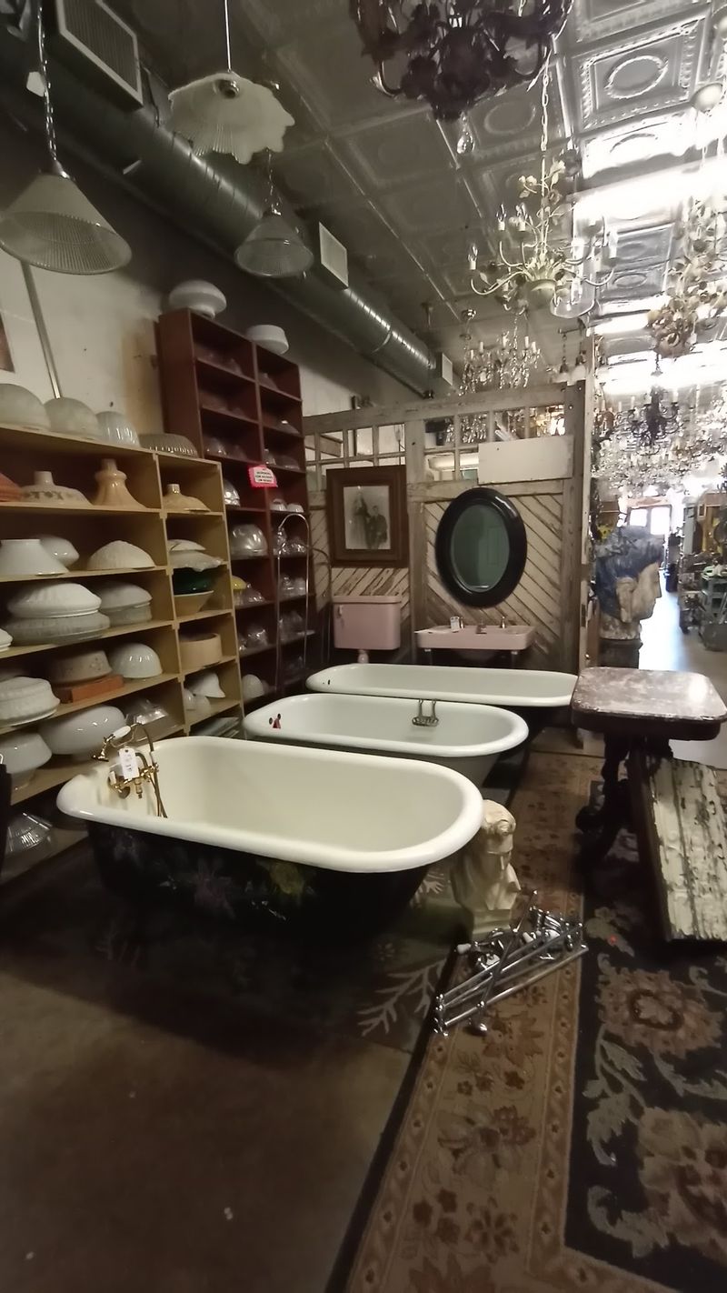 Claw-Foot Tubs and Bathroom Fixtures With Real History Claw-Foot Tubs and Bathroom Fixtures With Real History