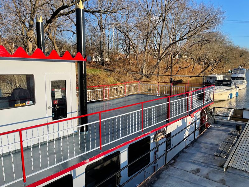 Clean Decks and Comfortable Seating