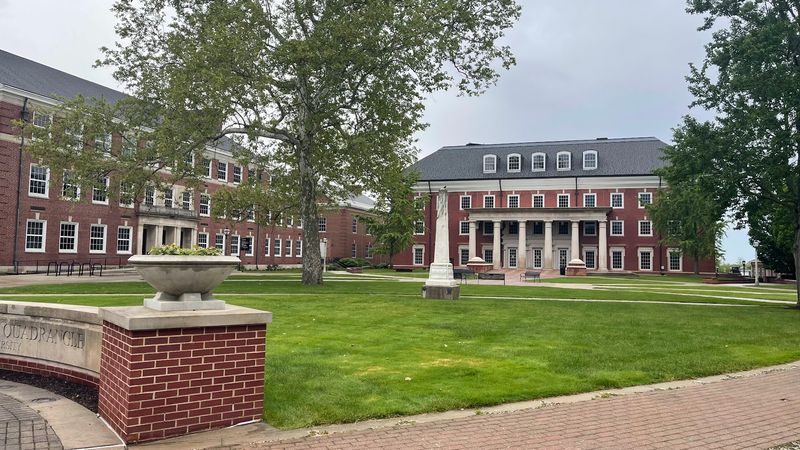 Courthouse Square, Brick Sidewalks, and a Deli Worth the Detour
