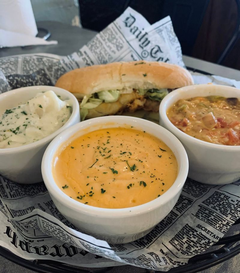 Creamy New England Clam Chowder for Cold Days