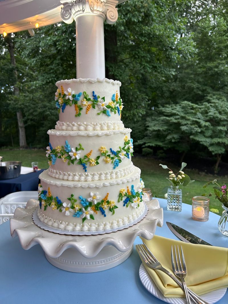 Custom Cakes That Locals Trust for the Big Moments