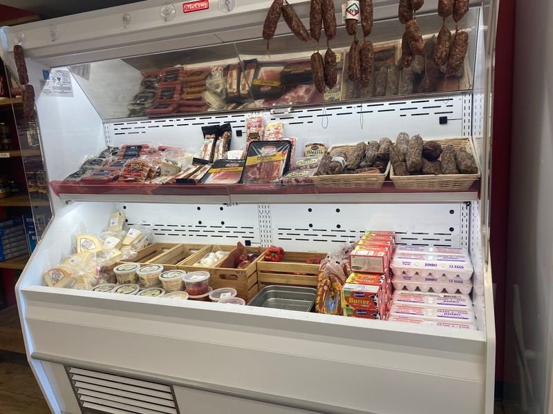 Deli Sandwiches And Hot Lunch Specials