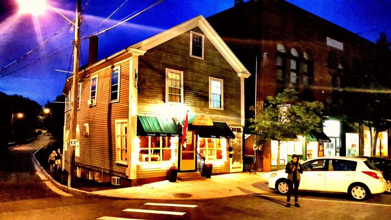 Dinner Spots That Punch Above Their Weight Dinner Spots That Punch Above Their Weight