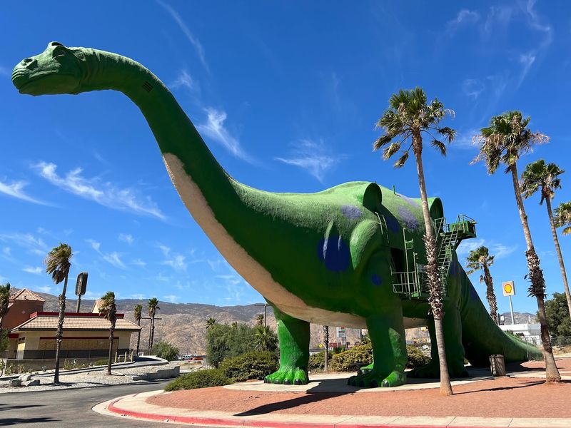 Dinny the Brontosaurus and His Eleven-Year Build Dinny the Brontosaurus and His Eleven-Year Build