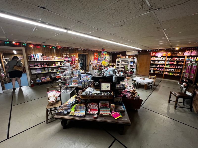 Dutchman's Hidden Valley, a Roadside Treasure Dutchman's Hidden Valley, a Roadside Treasure