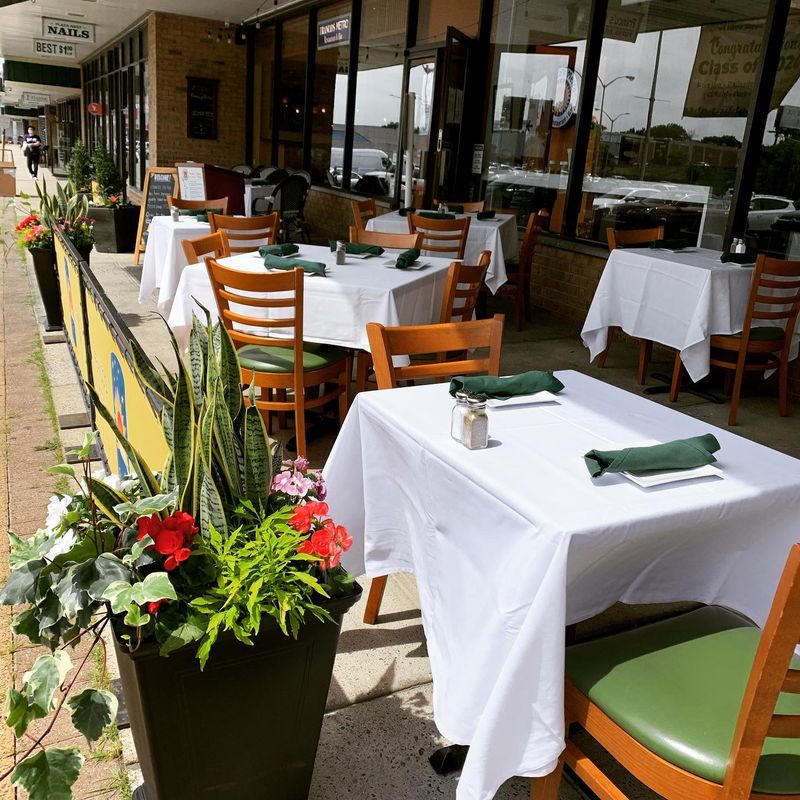 Easy Parking, Unhurried Meals, No Pressure Easy Parking, Unhurried Meals, No Pressure