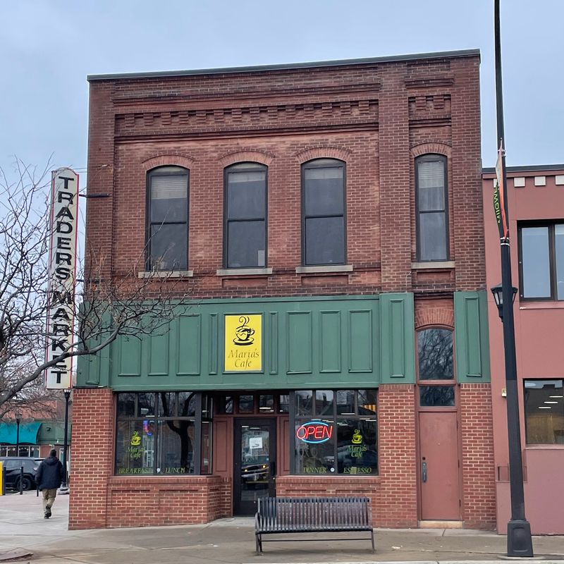 Finding The Side Door On East Franklin Avenue Finding The Side Door On East Franklin Avenue