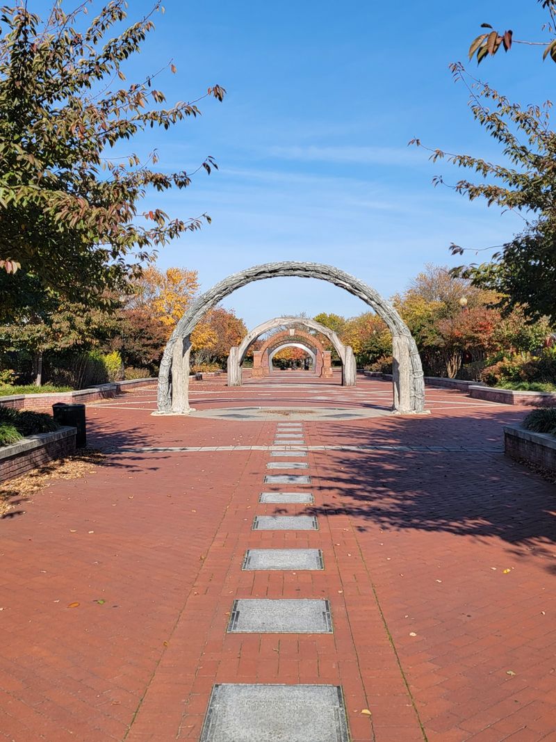 Five Arches That Walk You Through Four Hundred Years