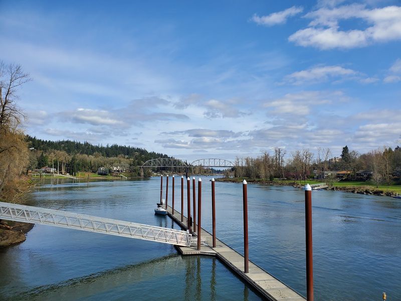 Foothills Park and the quiet Willamette riverfront Foothills Park and the quiet Willamette riverfront