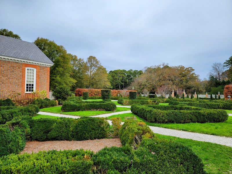 Formal Gardens Made for Slow Strolls