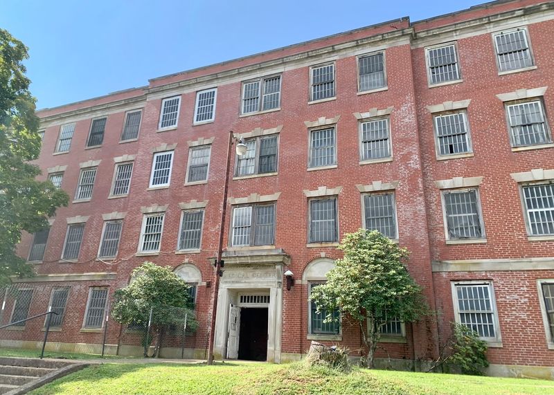 Four Floors, Wards, and the Criminally Insane Building Four Floors, Wards, and the Criminally Insane Building