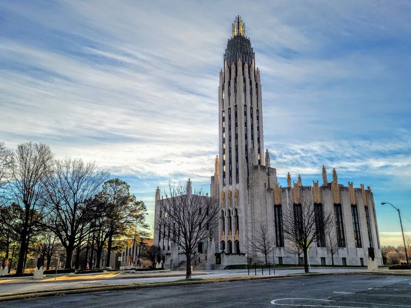 Free Sunday Tours at 12:15 Free Sunday Tours at 12:15
