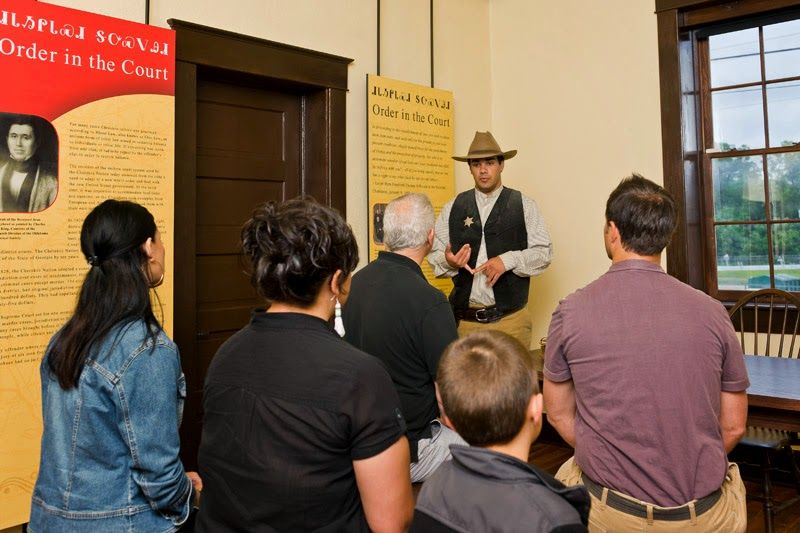 Friendly Faces at the Front Desk Friendly Faces at the Front Desk