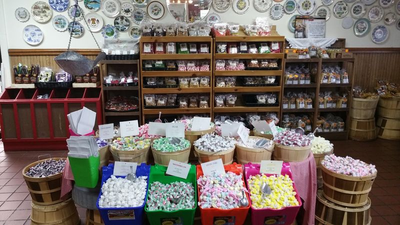 Fudge, Brittle and Old-Time Candies Fudge, Brittle and Old-Time Candies