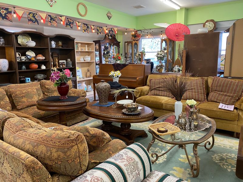 Furniture Finds That Fill a Whole Room Furniture Finds That Fill a Whole Room