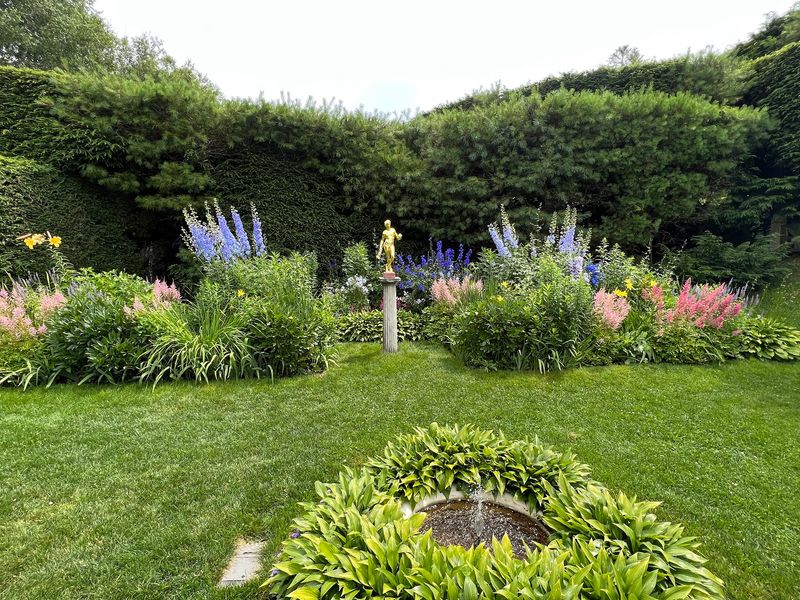 Garden Rooms Bursting With Color Garden Rooms Bursting With Color