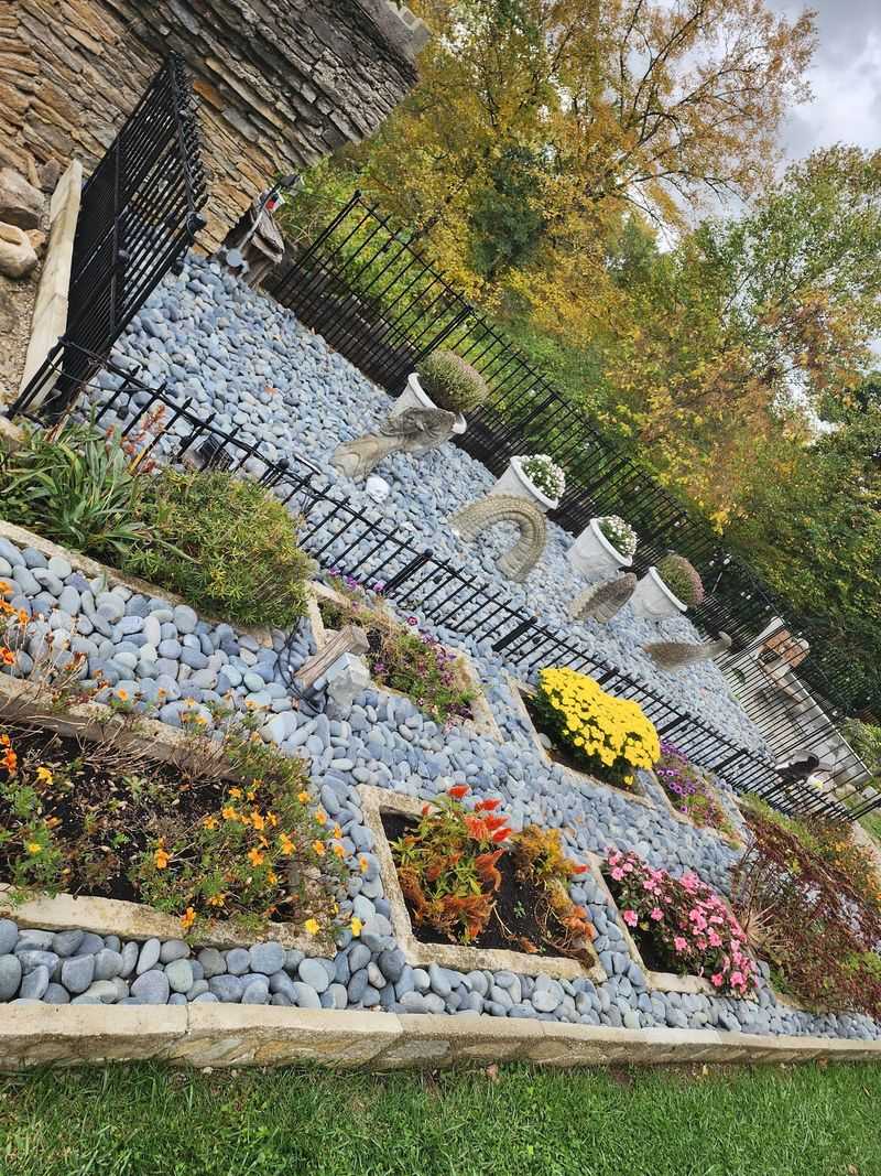 Gardens and Riverside Picnic Spots Gardens and Riverside Picnic Spots