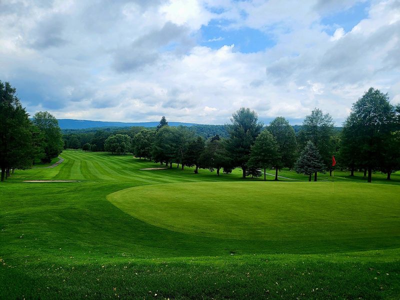 Golf Greens, Shuffleboard Courts and Bingo Nights Golf Greens, Shuffleboard Courts and Bingo Nights