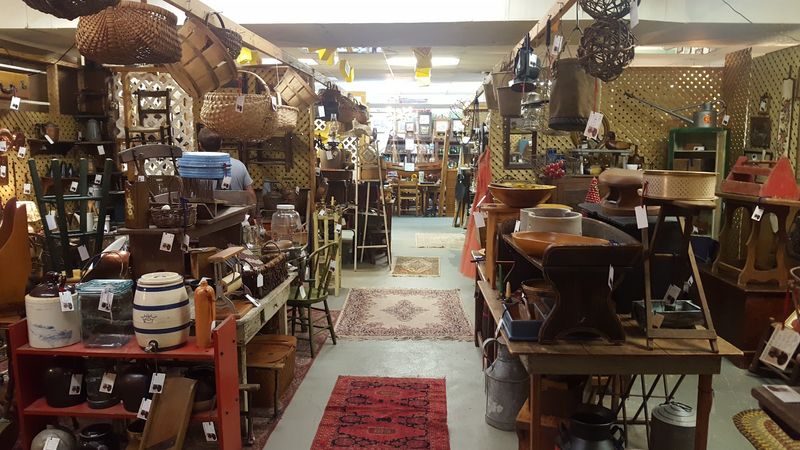 Gordonsville Antiques Market, Gordonsville, Virginia