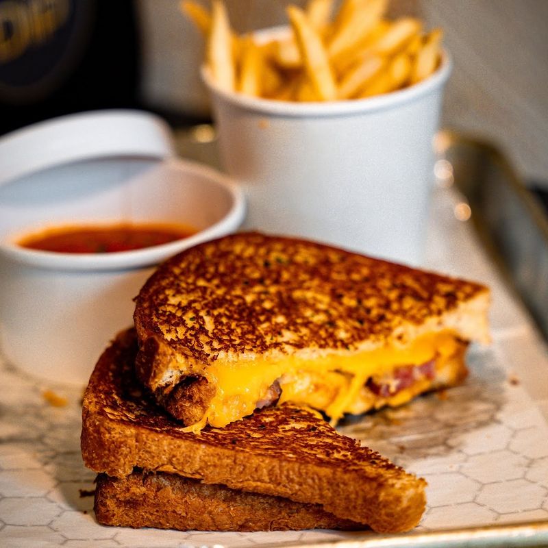 Grilled Cheese Meets Tomato Soup Grilled Cheese Meets Tomato Soup