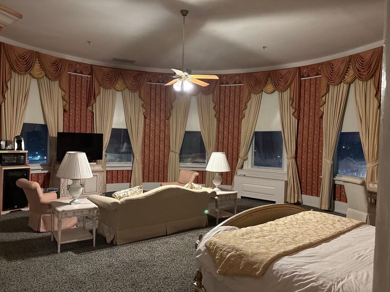 Guest Books Filled With Presidents, Boxers, and One Notorious Outlaw Guest Books Filled With Presidents, Boxers, and One Notorious Outlaw