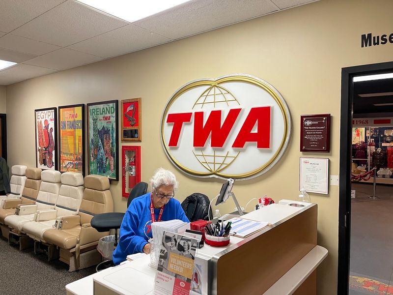 Guides Who Actually Worked For TWA Guides Who Actually Worked For TWA