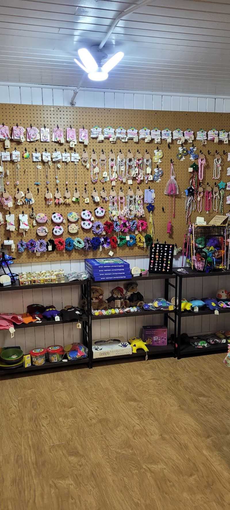 Handmade Goods From People Who Live Nearby Handmade Goods From People Who Live Nearby